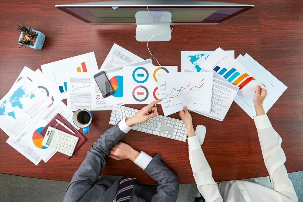 データ分析をする人